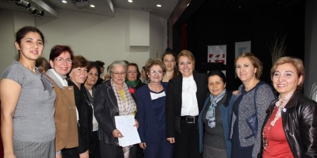 İzmirli Kadınlar, ’kadın-erkek Eşitliği’ni Konuştular