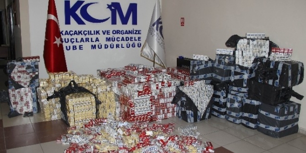 Minibüste 28 Bin 150 Paket Kaçak Sigara Ele Geçti