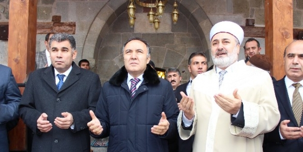 Restorasyonu Tamamlanan Tarihi Ayazpaşa Camii Dualarla Açıldı