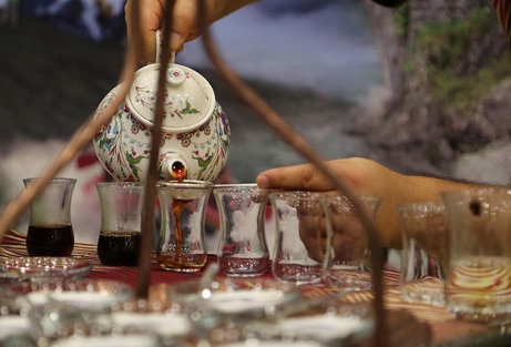 Çalışanın çay molası patrona yarıyor!