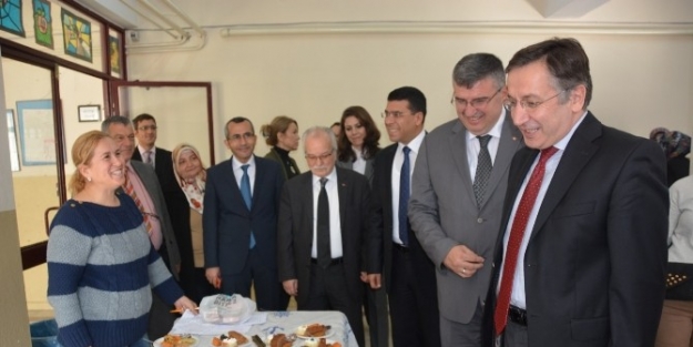 Yunusemre Belediyesi Okullara Destek Veriyor