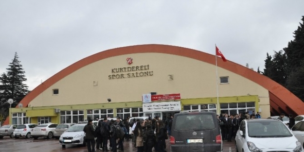 Polis İle Veliler Birbirini Yanlış Anlayınca Ortalık Karıştı