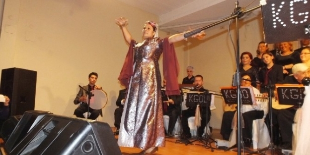 Burhaniye’de Kış Konseri Coşturdu