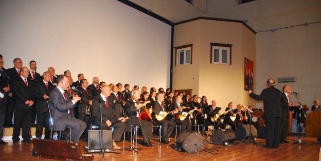 Türk Halk Müziği Konserine Büyük İlgi
