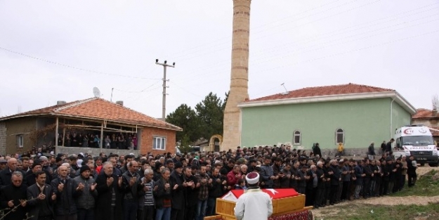 Tokatta İntihar Eden Er Köyünde Toprağa Veridli