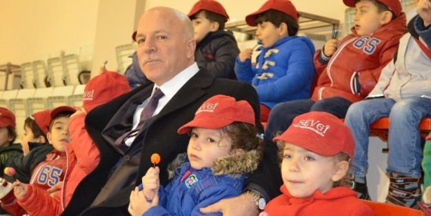 “winterfest” Etkinlikleri Kapsamında Artistik Buz Pateni Gösterisi Yapıldı