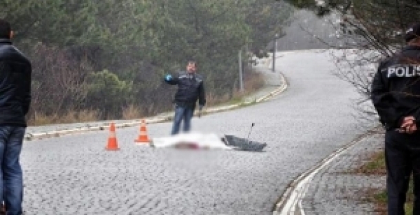 Sırtından göğsünden bıçakladı yetmedi...