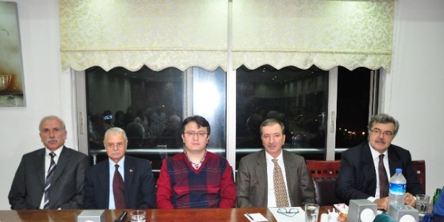 Aydınlar Ocağı’ndan ‘insan Olmak’ Semineri‏