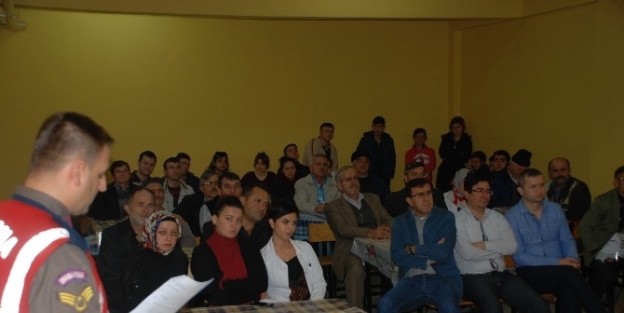 Jandarma Köylüleri Uyuşturucu Madde Bağımlılığı Konusunda Bilgilendirdi