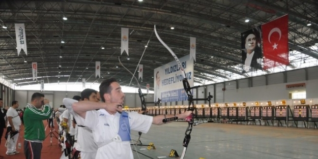 Türkiye Salon Federasyon Kupası Okçuluk Yarışmaları Devam Ediyor