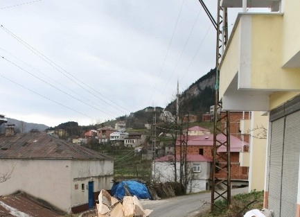 Bu Köyde Kadınlar Mezarda Emekli Oluyor