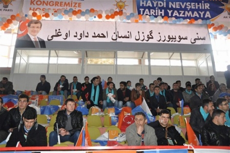 Davutoğlu'nun kongresinde dikkat çeken pankart