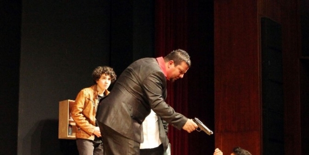 Uyuşturucu İle Mücadelede "tiyatro" Devrede