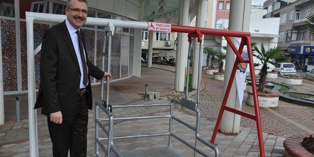Engelli çocuklar da salıncağa binebilecek!