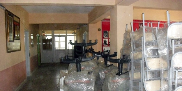 Tuzlukçu’da Okullara Donanım Desteği Sürüyor