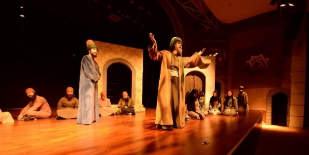 “bir Gönül Hikayesi” İlk Kez Sahnelendi