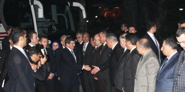 Başbakan Davutoğlu, Adana’da Tatlı Yedi