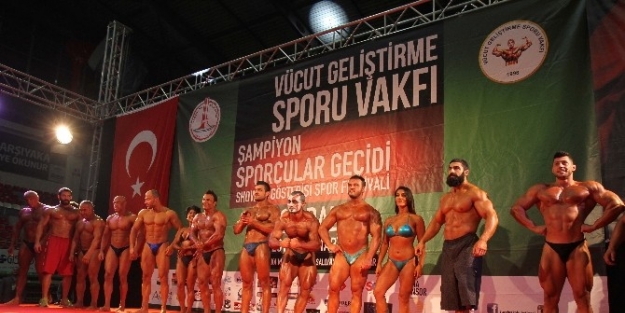 Vücut Geliştirmecilerden Muhteşem Gösteri
