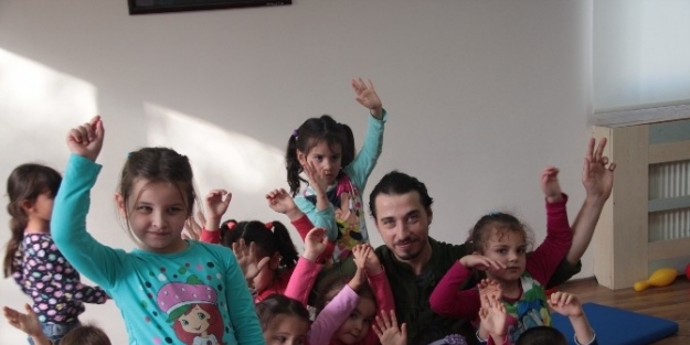 Anne Ve Çocuklari Mutlu, Konak Ailesi Huzurlu