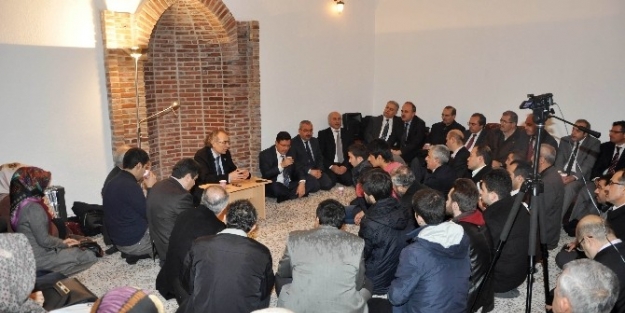 Prof. Dr. Tarhan, İnce Minare Medresesinde Ders Verdi