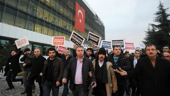 Paralel operasyonda gözaltına alınan isimler!