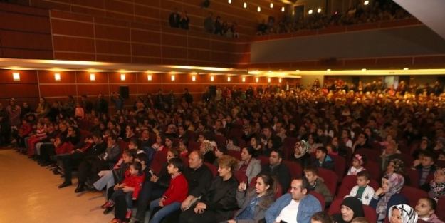 Balıklar Firarda Sahne Aldı