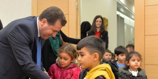 Başkan Yılmaz’ın Minik Ziyaretçileri