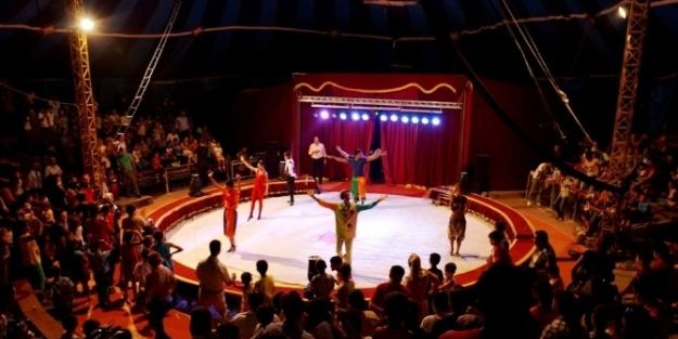 Burhaniye’deki Çocuklarin Sirk Heyecanı