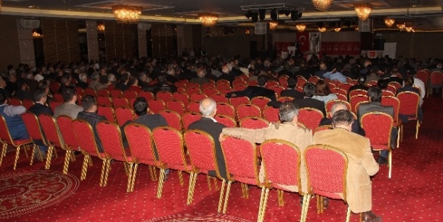 Chp’li İnce’nin Toplantısına Az Partili Gelince Boş Sandalyeler Toplandı