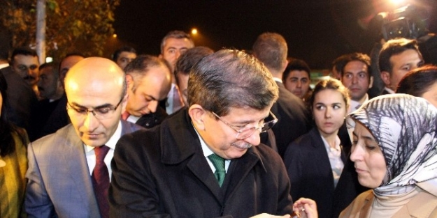 Başbakan Davutoğlu’na Adıyaman’da Yoğun Sevgi Gösterisi