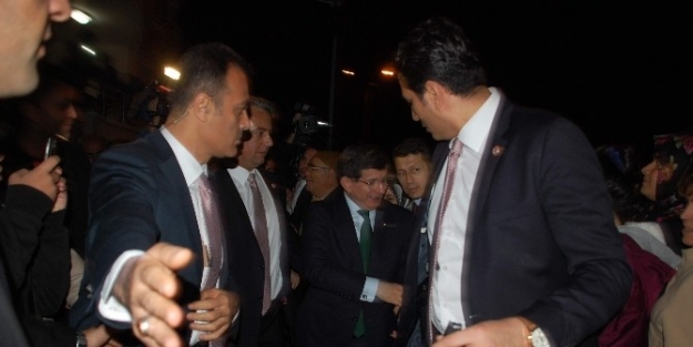 Başbakan Davutoğlu’ndan Ak Parti Grup Başkan Vekili Aydın’a Taziye Ziyareti