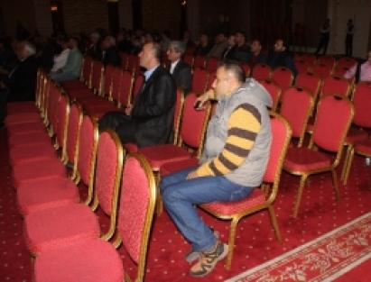 Muharrem İnce boş sandalyelere konuştu