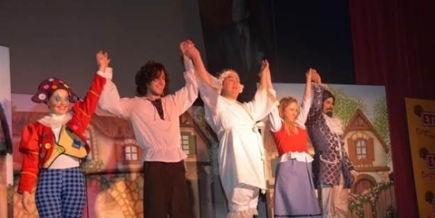 Tekirdağlı Çocuklar ’kral Çiplak’ Dedi