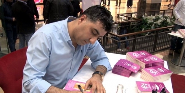 Niyazi Kocadağ, Okurlarıyla Piazza’da Buluştu