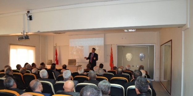İl Emniyet Müdürlüğünde Muhtarlarla Değerlendirme Toplantısı