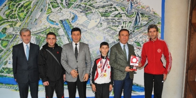 Canik, Badmintonda Uzakdoğu’yla Yarışıyor