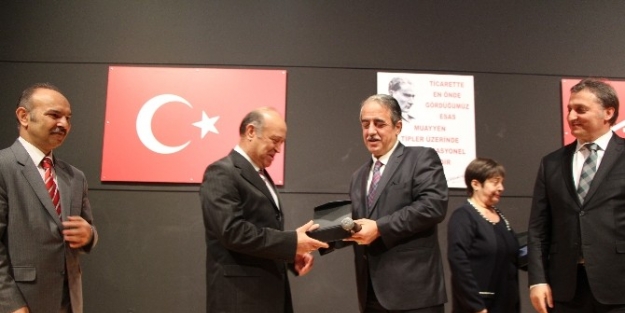 Tse’de Emekli Personele Plaket