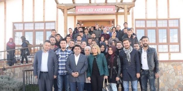 Ak Parti Uşak İl Teşkilatı Üniversitelilerle Buluştu