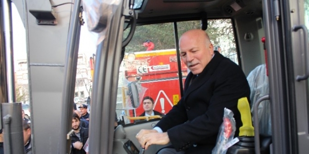 Erzurum Büyükşehir Belediyesi Araç Filosunu Büyütmeye Devam Ediyor