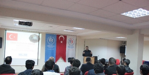 Gençlik Merkezinden Uyuşturucuya Hayır