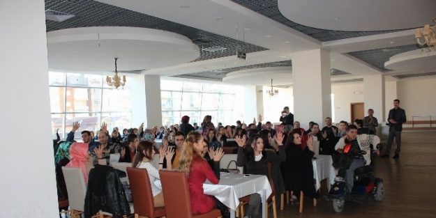 Kursiyerler Ve İşitme Engelliler Bir Araya Geldi