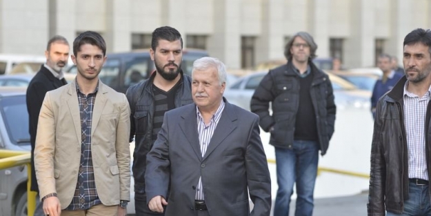 Hüseyin Gülerce, Ekrem Dumanlı'yı topa tuttu!