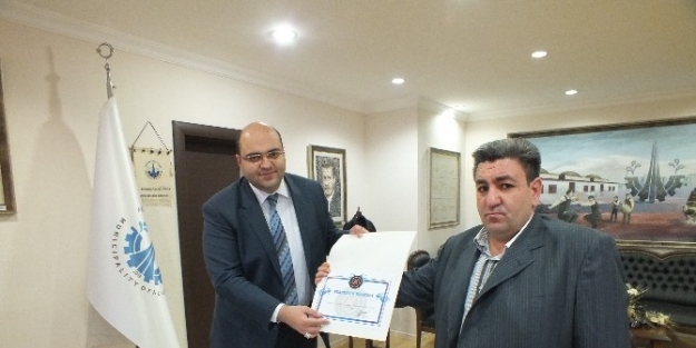 Aziziye Belediye Başkanı Muhammet Cevdet Orhan’a Teşekkür Belgesi