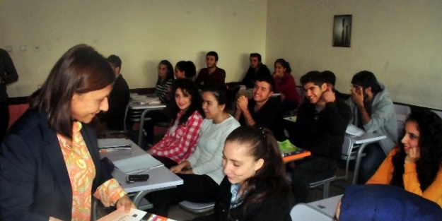 Akdeniz Belediyesi’nden Üniversite Adaylarına Kitap Desteği