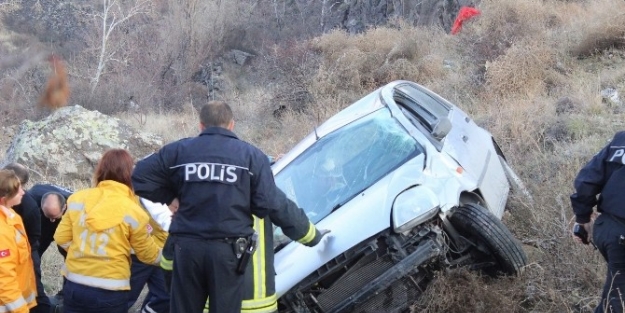 Nişanlısına ‘intihar Edeceğim’ Mesajı Attı, Aracını Uçuruma Sürdü