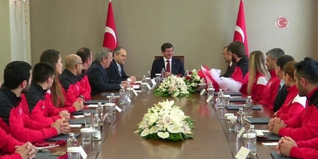 Tuba’lı Milliler Başbakan Davutoğlu’na Çikti