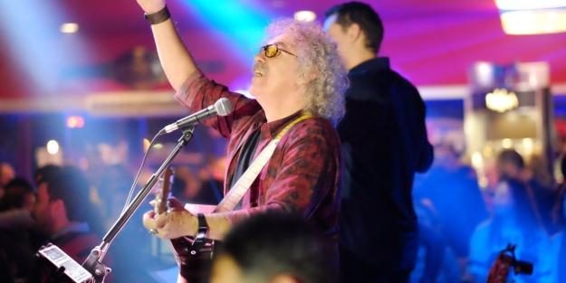 Yeni Türkü Bursalı hayranlarıyla buluştu!