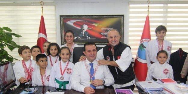 Menderes’te Madalyalar Başkan Soylu’ya
