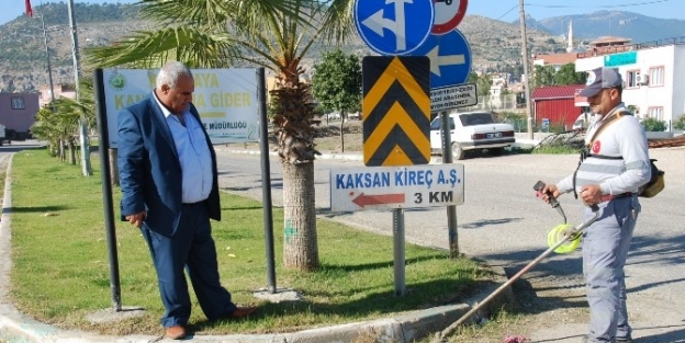 Adana Büyükşehir Belediyesi Karaisalı’da Bulvarları Temizledi