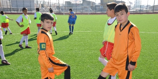 Okul Sporları, Voleybol Ve Futbolla Devam Ediyor